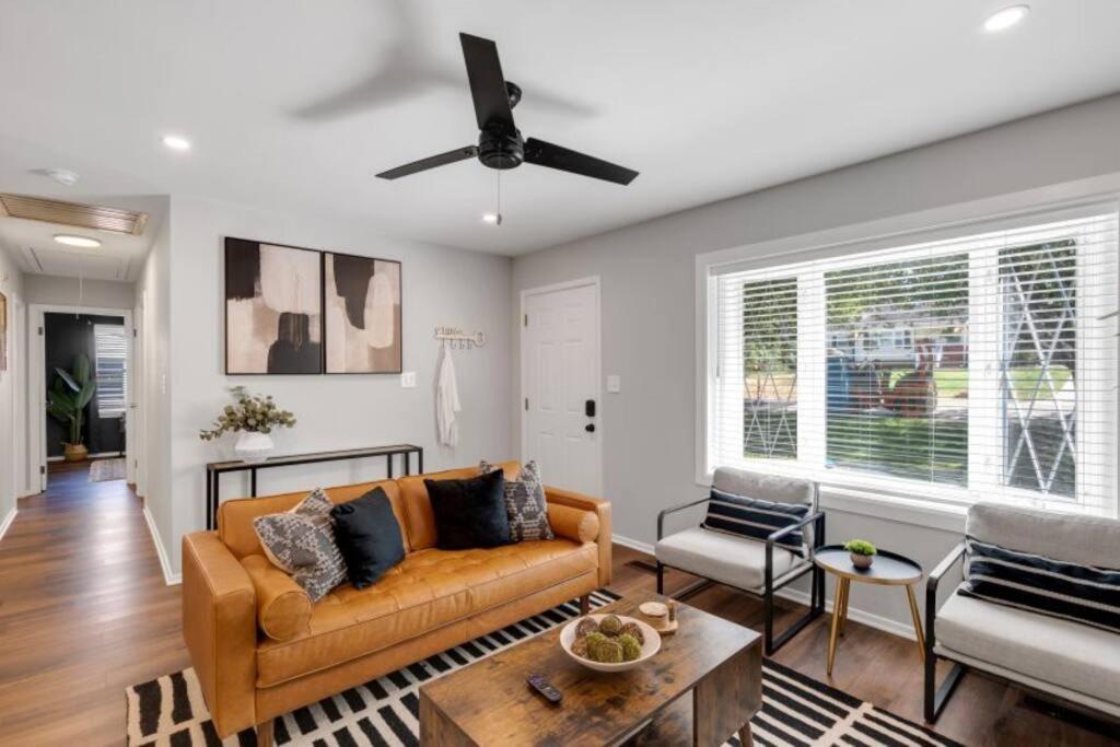 Casa de férias 3 Mi To City & Pet Friendly & Quiet Neighborhood